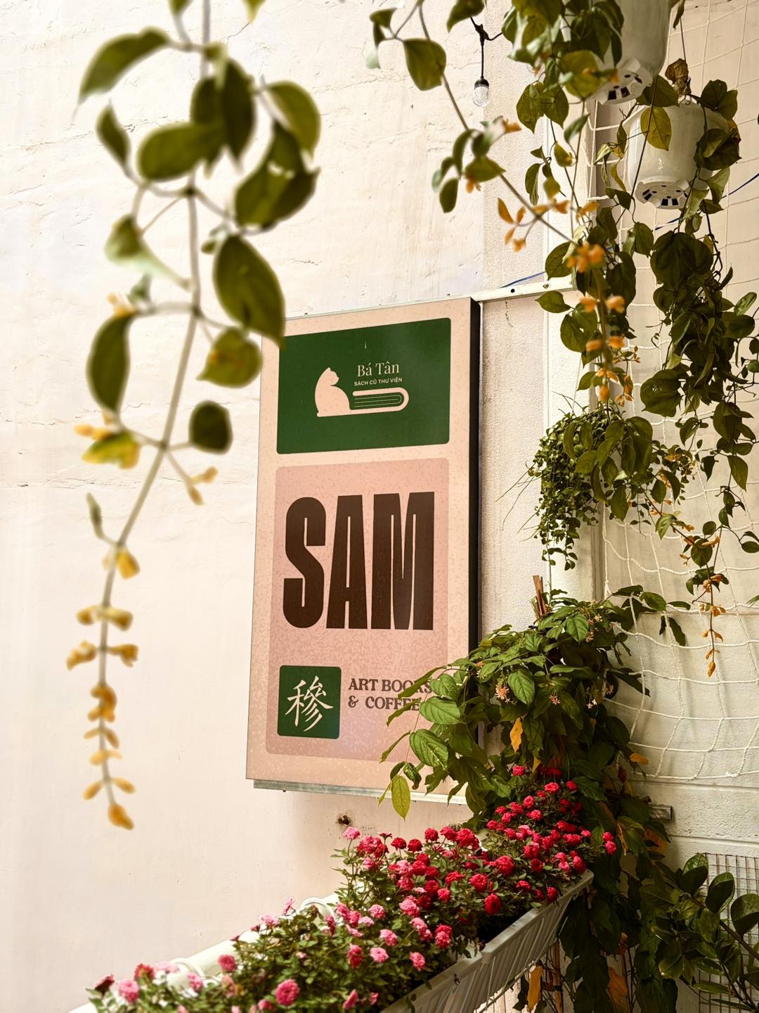 Sam 䅟 – Art Books & Coffee